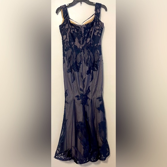 MGNY Mother of the Bride/Prom/Evening Gown Navy Blue size 6 Worn Once - Picture 2 of 4